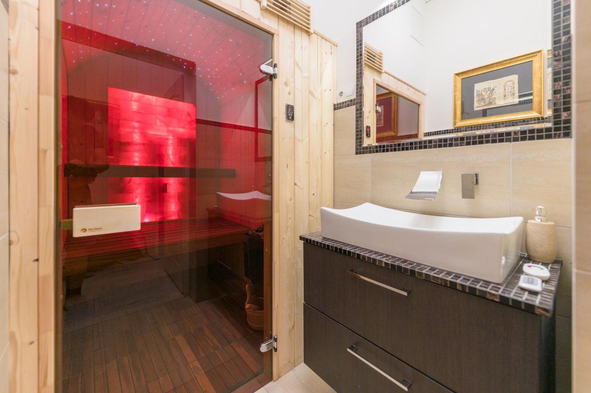 Budapest Eye Presidential With Jacuzzi & Sauna Exterior photo